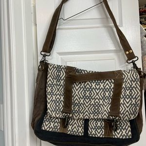Myra Messenger bag